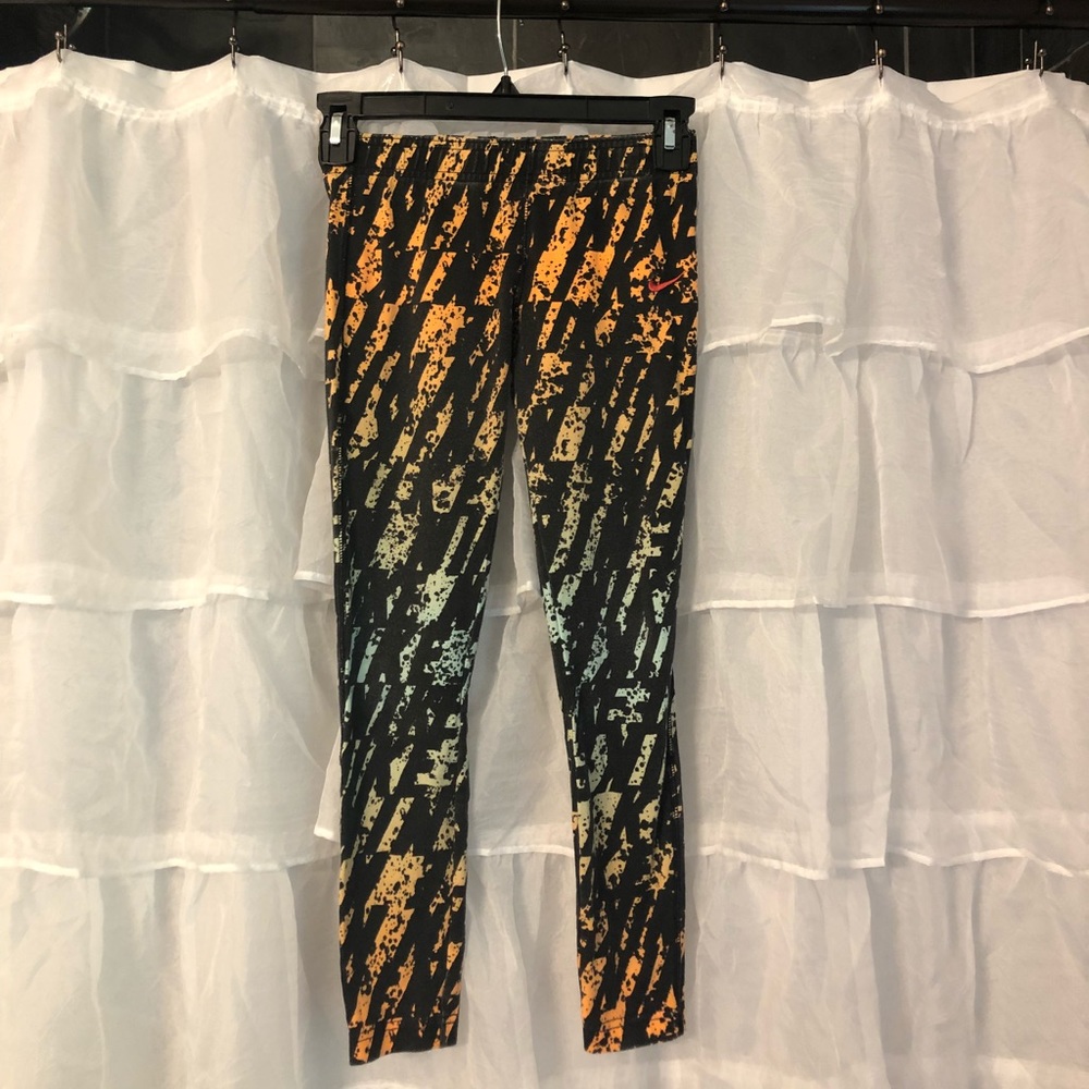 Nike logo workout leggings size small